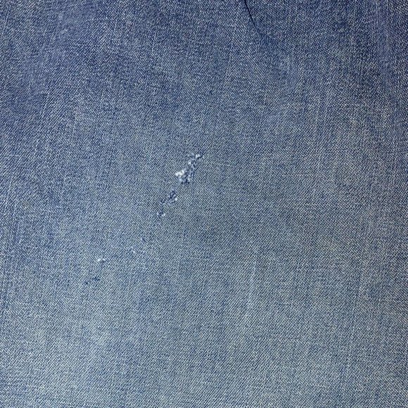 Men's Arizona Medium Wash Straight leg jean 44 x 30 rip on right front by pocket - Picture 4 of 6